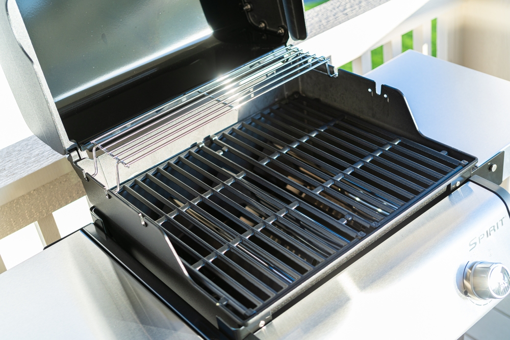 An open Weber BBQ Spirit. 