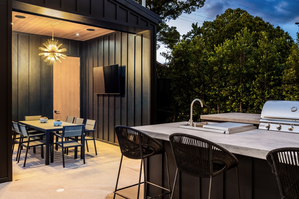 An outdoor kitchen in an Australian home that is weatherproof for the different elements. 
