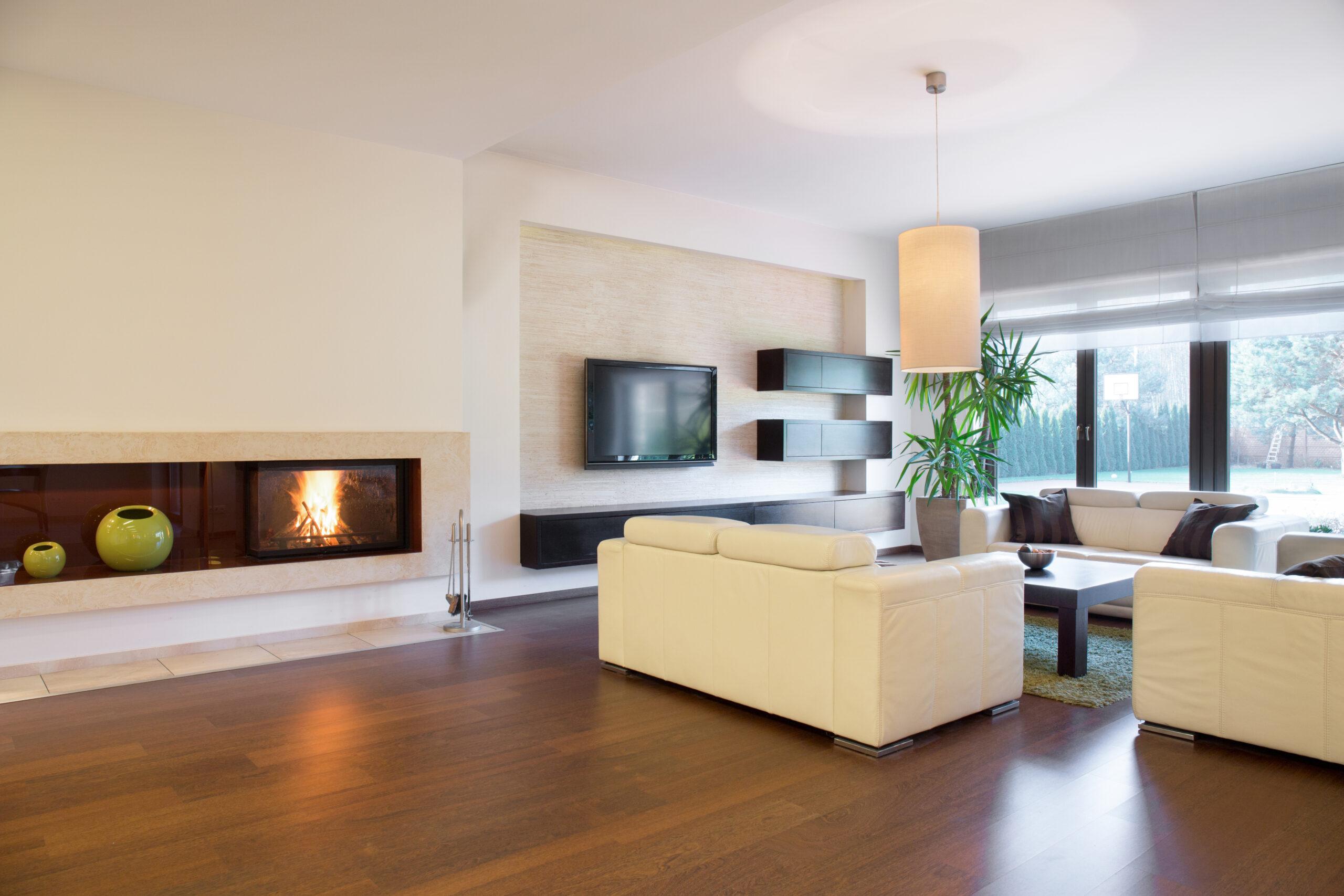 Spacious,Cozy,Living,Room,With,Lighted,Fireplace